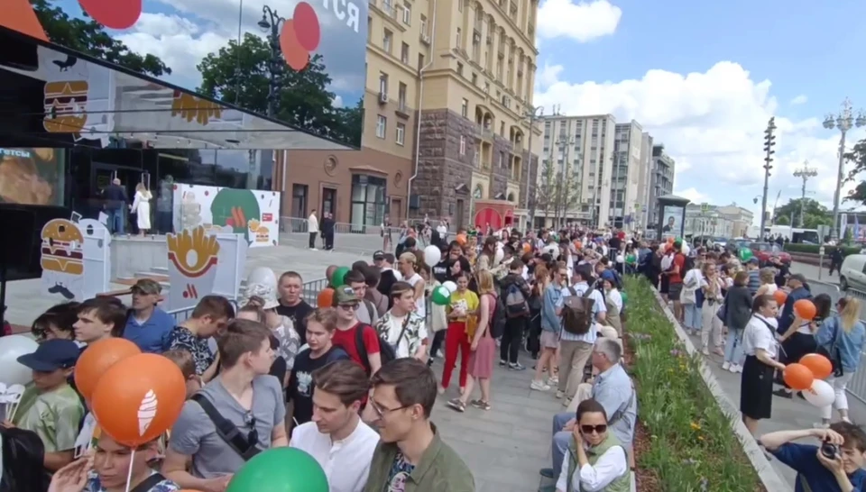 Появилось видео огромной очереди в обновленный «Макдональдс» на «Пушкинской»