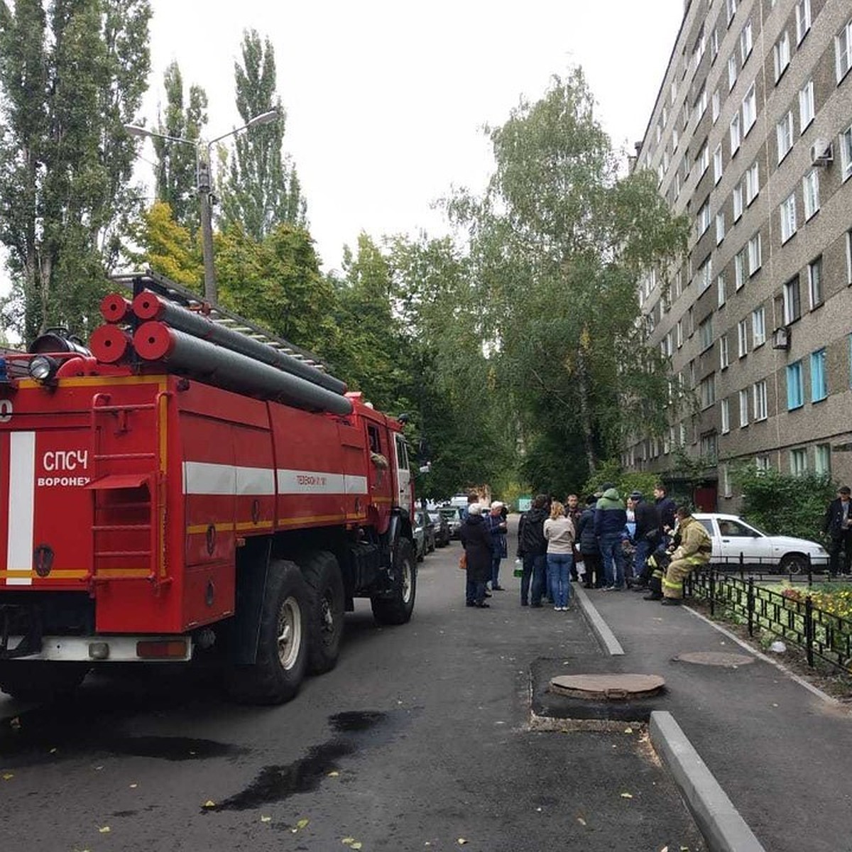 В Воронеже дом, куда вместо тепла в батареи давали ток, теперь залило  кипятком - KP.RU