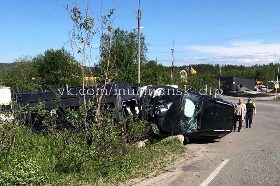 Пассажир на переднем сиденье получил незначительные повреждения. Фото: vk.com/murmansk_dtp