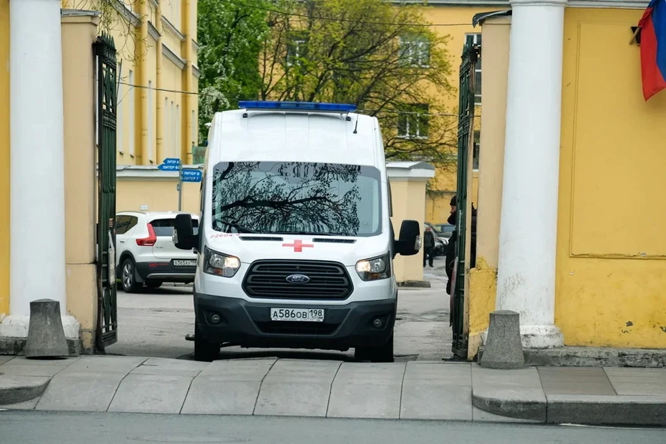 В Петербурге подросток на электросамокате влетел в 11-летнюю девочку.