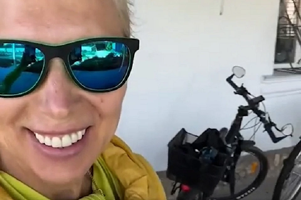 Алена Свиридова продемонстрировала свой крымский "велотрон". Фото: скрин из видео alenasviridova