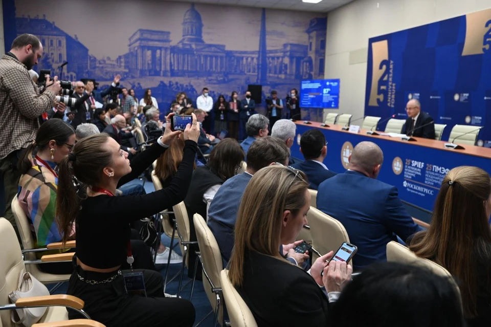 На Петербургском международном форуме Петербург заключил соглашений на сумму более чем полтриллиона рублей