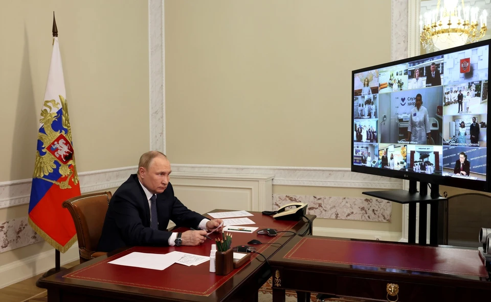 Владимир Путин во время выступления Ксении Данилюк. Фото: kremlin.ru