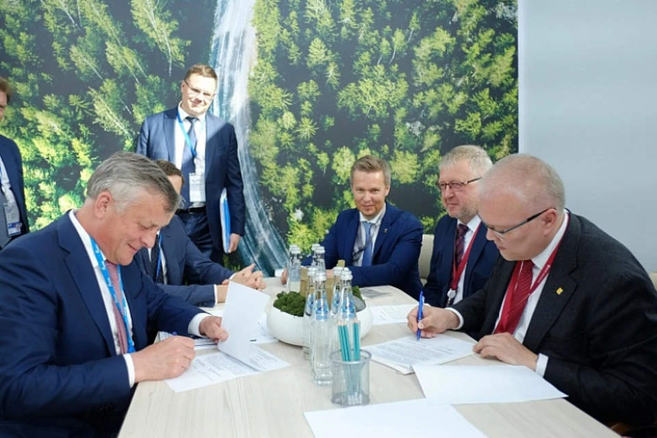 Соглашение подписали 16 июня на ПМЭФ-22. Фото: kirovreg.ru