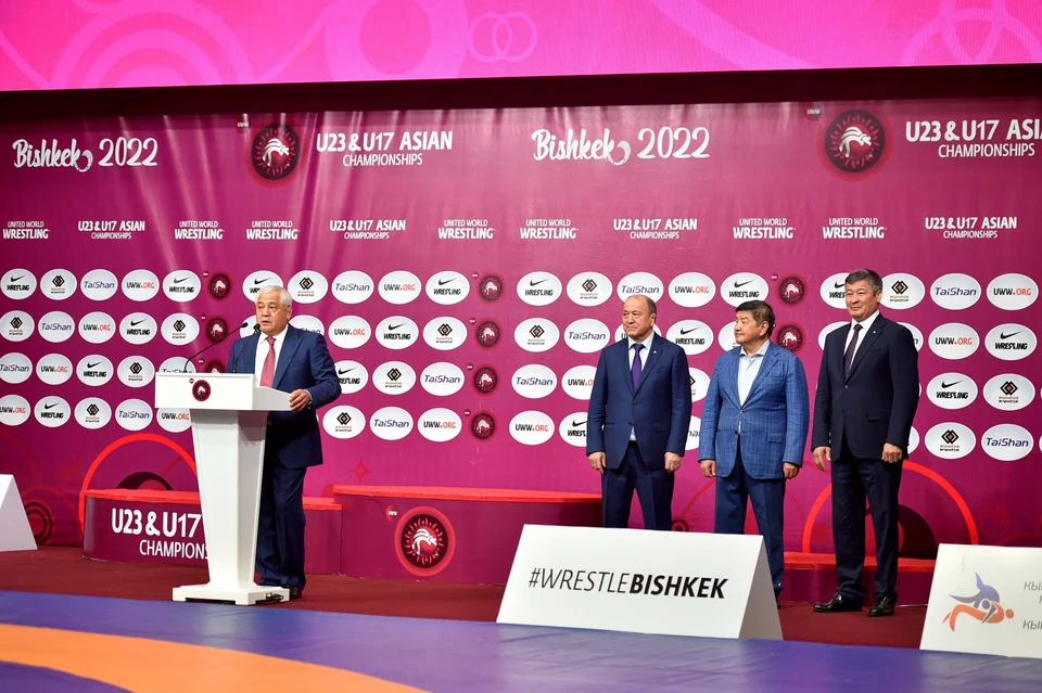 Участвуют в поединках и кыргызстанцы. Глава кабмина Акылбек Жапаров отметил, открывая соревнования, что «Кыргызстан – страна спортсменов и любителей спорта».