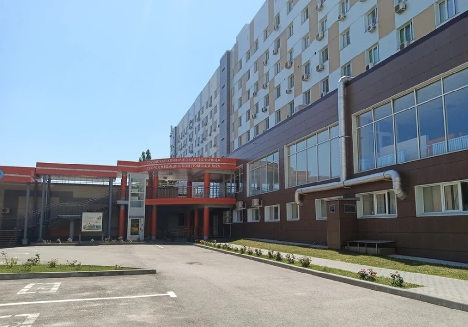 За жизнь водителя "Приоры" борются медики 25-й больницы