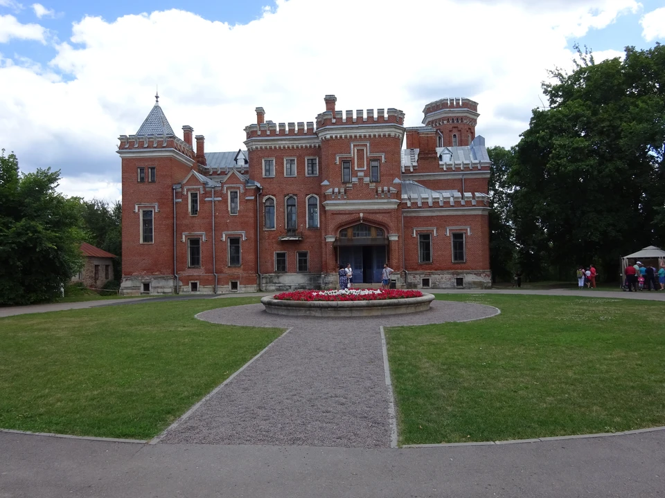 Дворец Ольденбургских - главная достопримечательность Рамони.