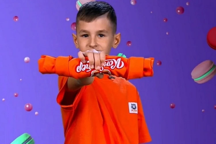Одиннадцатилетний тюменец Костя Кобзев испек для шоу «Кондитер. Дети» торт в виде нефтяной вышки