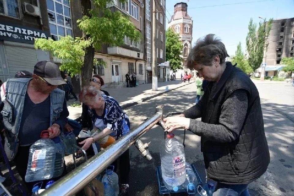 Жители могут пополнить запасы воды