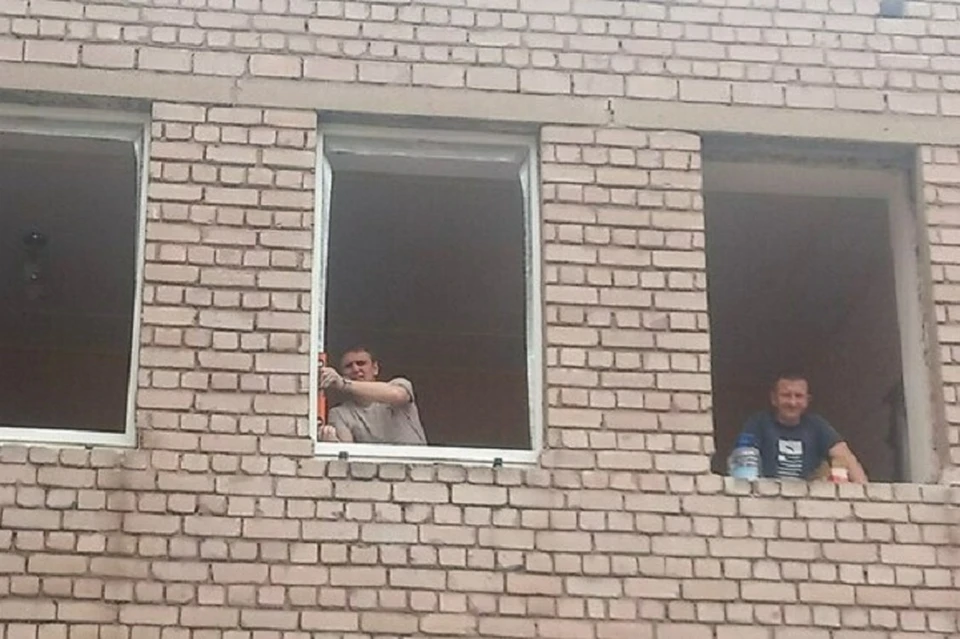 Российские строители начали ремонт детского сада. Фото: Администрация Алчевска