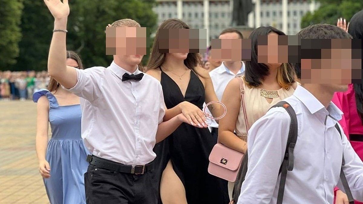 Выпускницы без трусиков Выпускница из Адыгеи вызвала оторопь неприличным разрезом на платье - KP.RU
