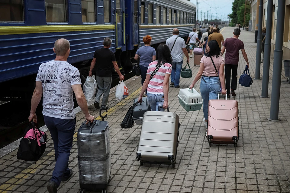 В то же время беженцев с Украины принимают в стране с распростертыми объятьями
