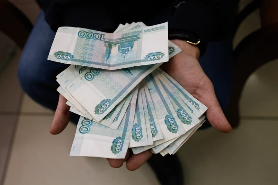 Тогда налетчик похитил личную сумку женщины и сбежал.