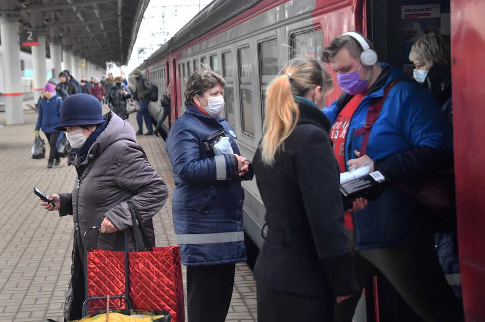 Многодетные семьи из Москвы могут бесплатно ездить в общественном транспорте в Подмосковье.