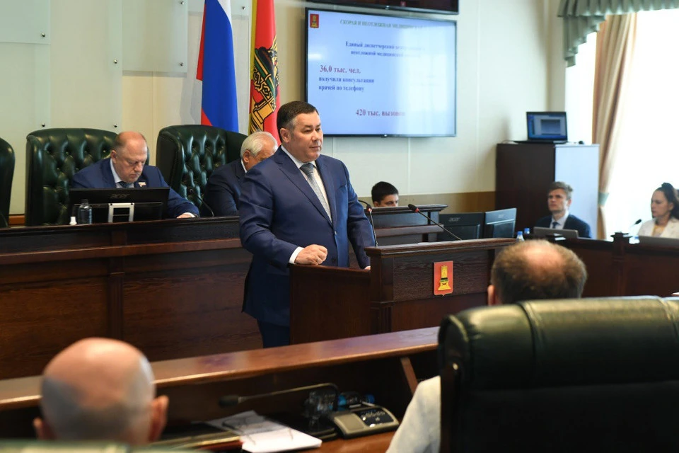 Губернатор выступил с годовым отчетом в областном парламенте.