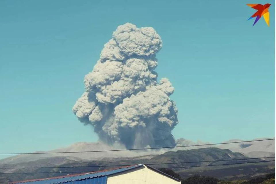 Устроил фейерверк: вулкан на Курилах начал извергаться каждые 20 минут
