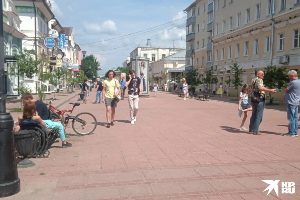 Пешеходную зону на Трёхсвятской выложат брусчаткой, а на зданиях включат подсветку