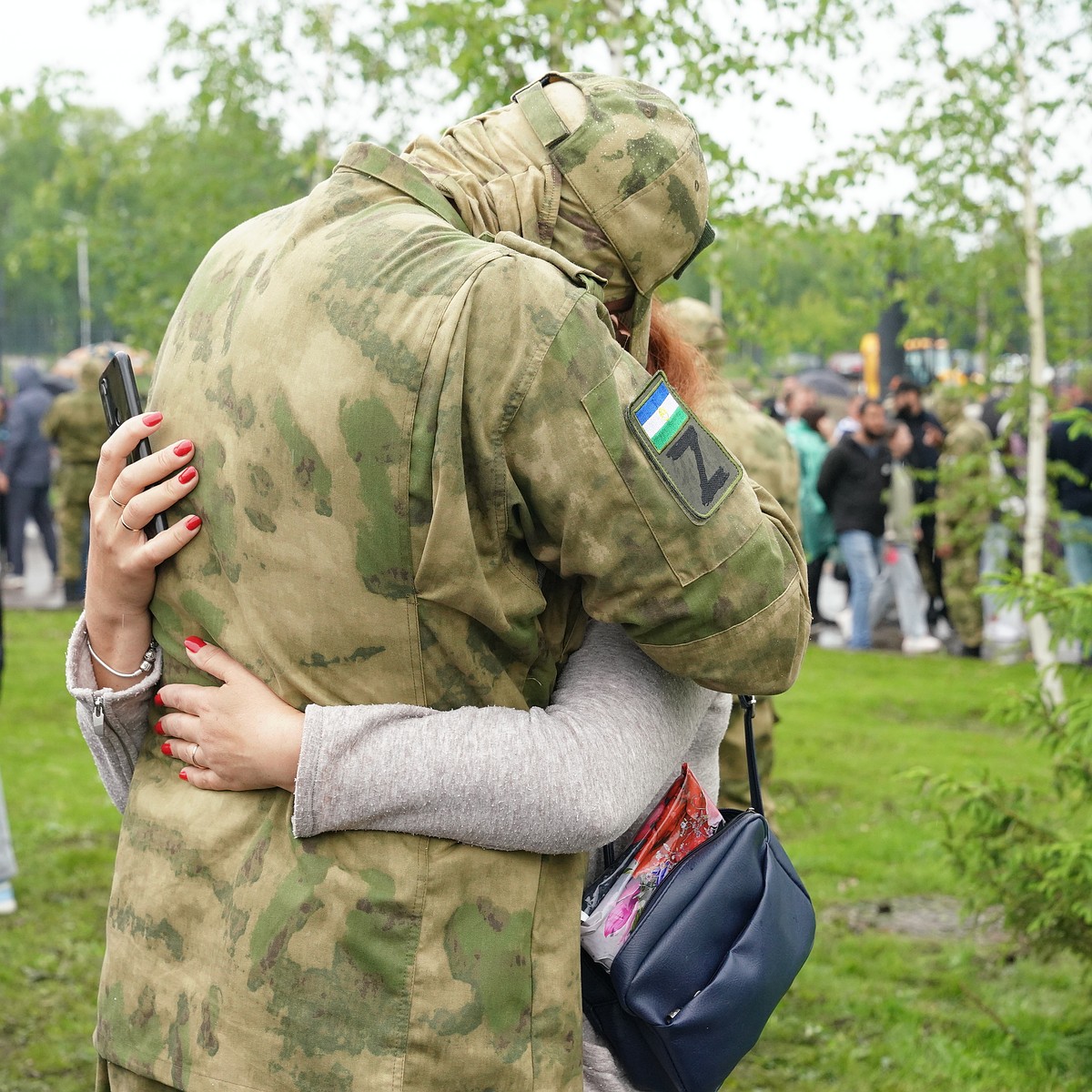 Вернемся с Победой»: в Башкирии прошли проводы батальона добровольцев для  участия в СВО на Украине - KP.RU