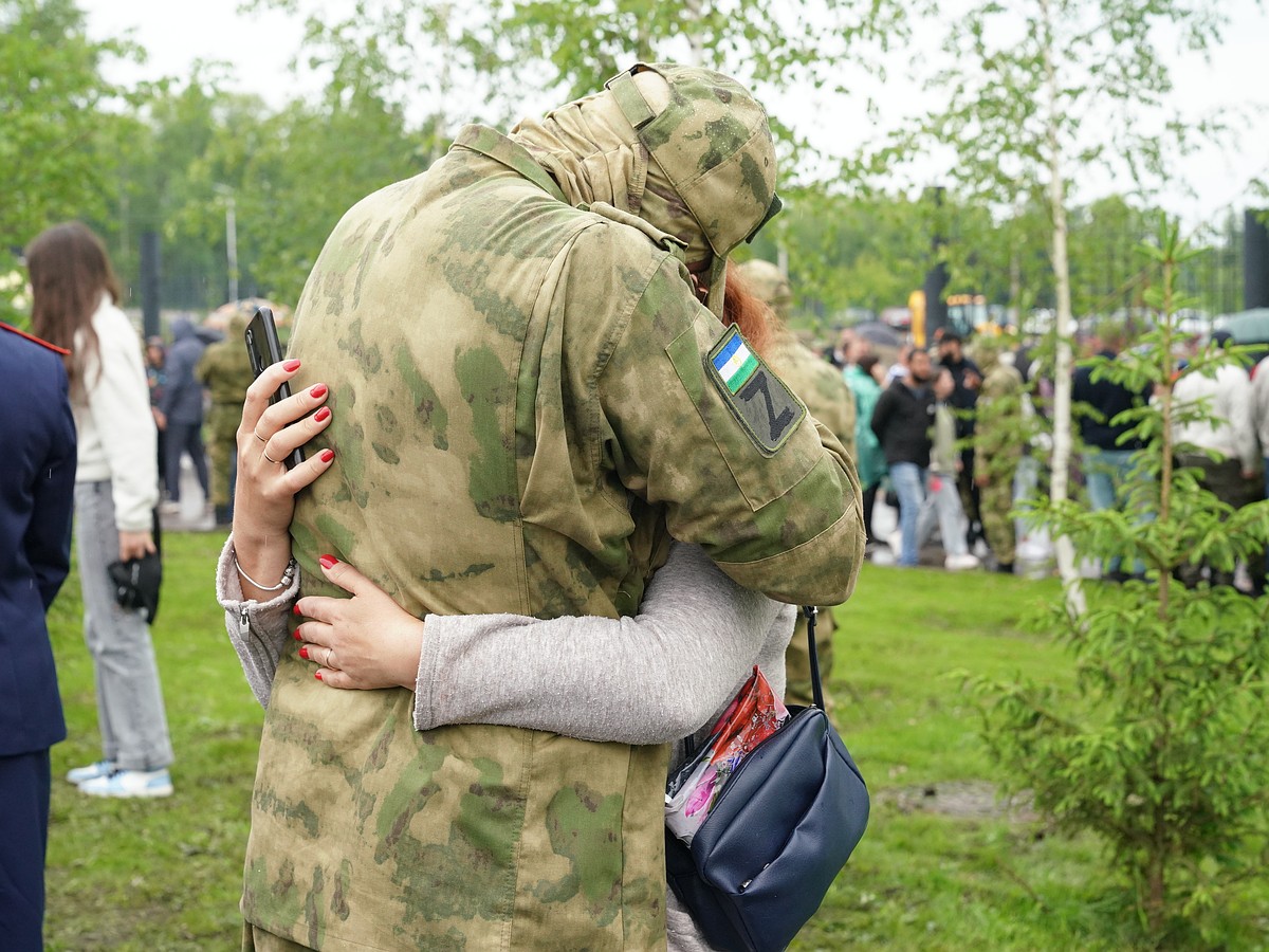 Вернемся с Победой»: в Башкирии прошли проводы батальона добровольцев для  участия в СВО на Украине - KP.RU