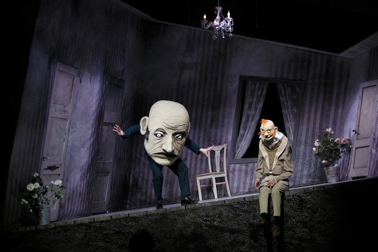 На сцене Театра кукол поставлен «Ревизор»