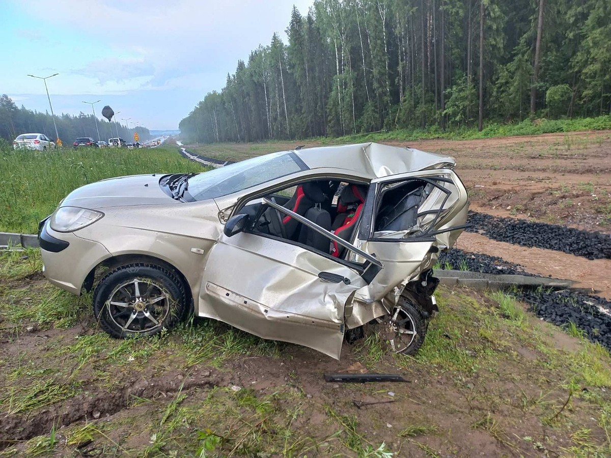 После ДТП в Пермском крае на автодороге Кунгур - Соликамск две машины  разбились всмятку - KP.RU