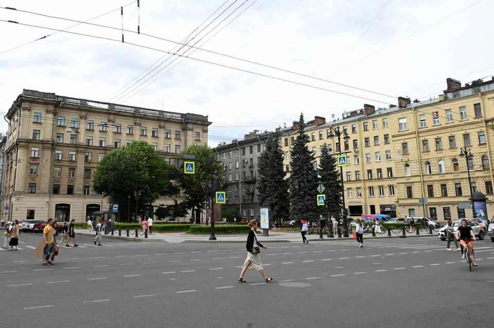 В пятницу в Петербурге будет тепло и немного дождливо.