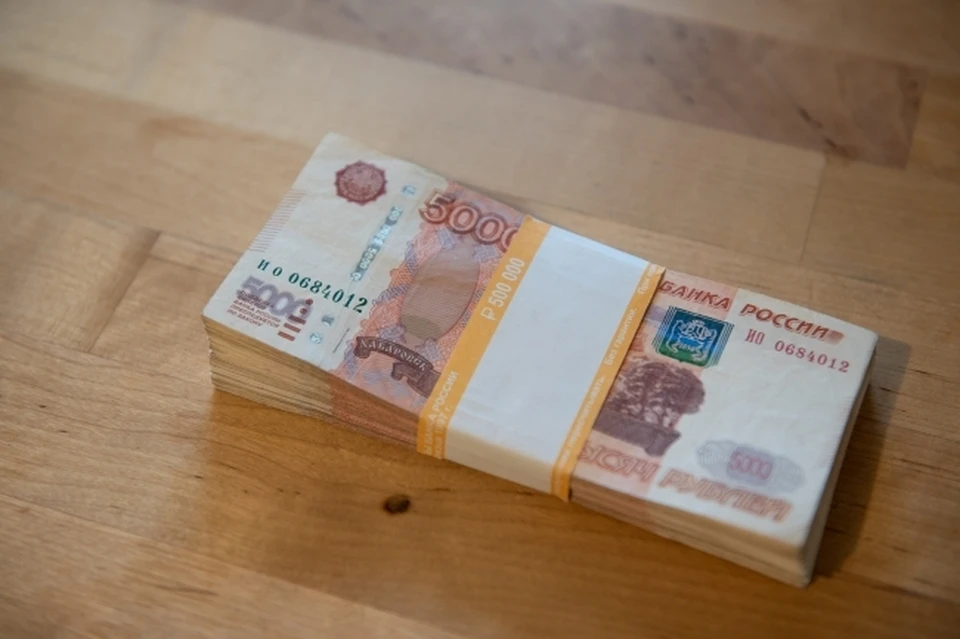 За время сотрудничества замначальника получил более 141 тысячи рублей