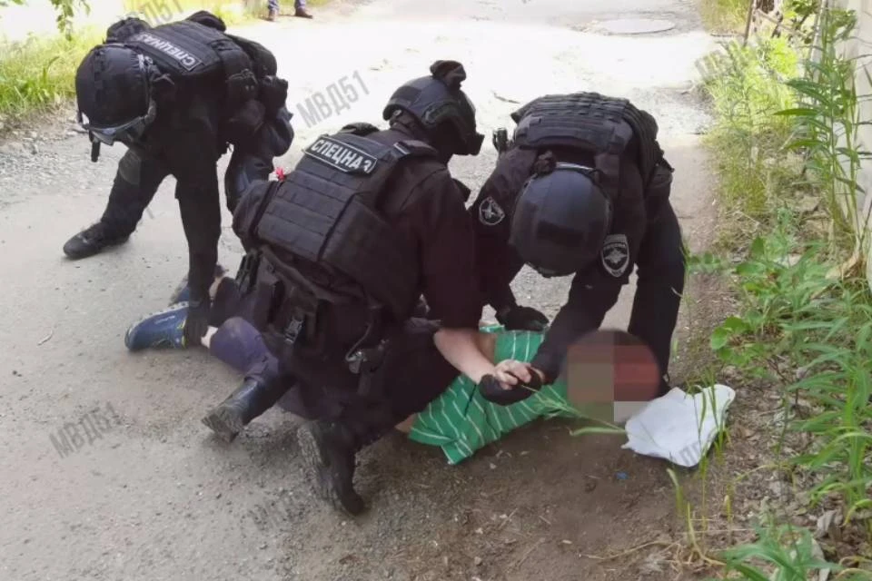 Обвиняемого в жестоком убийстве мальчика задержали на одной из улиц Мончегорска. Фото: скриншот видео УМВД по Мурманской области