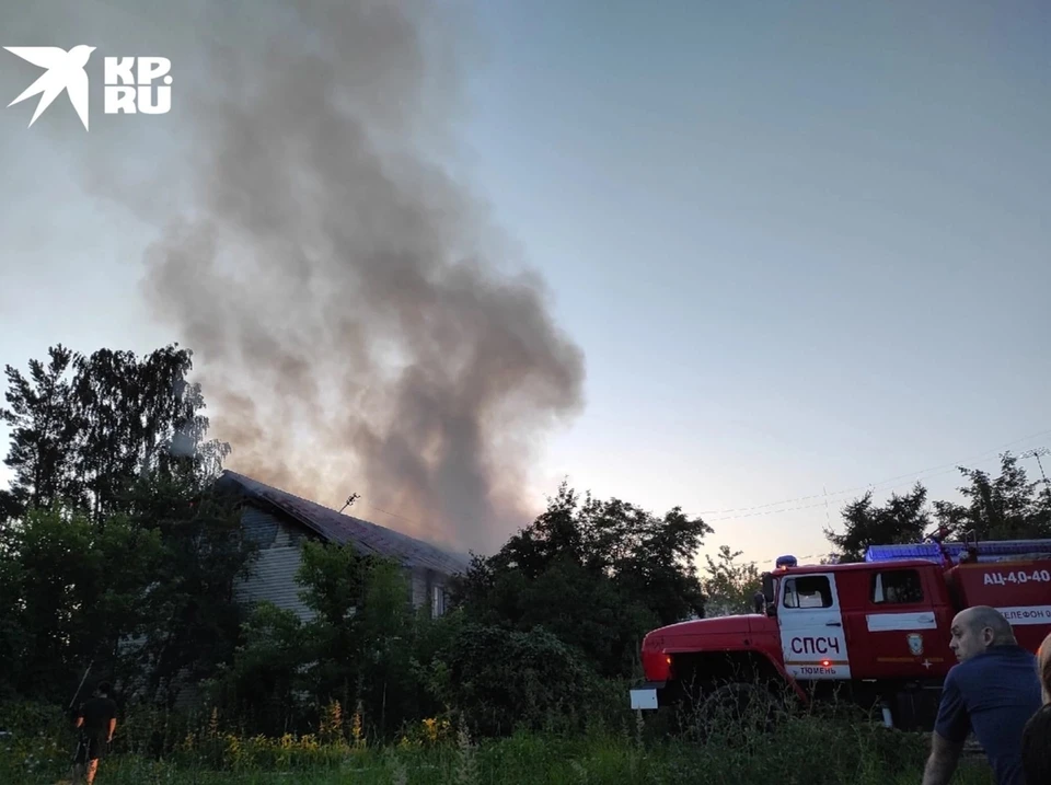 В Тюмени дом на Лесобазе, где бушевал сильнейший пожар, признан зоной вероятной ЧС.