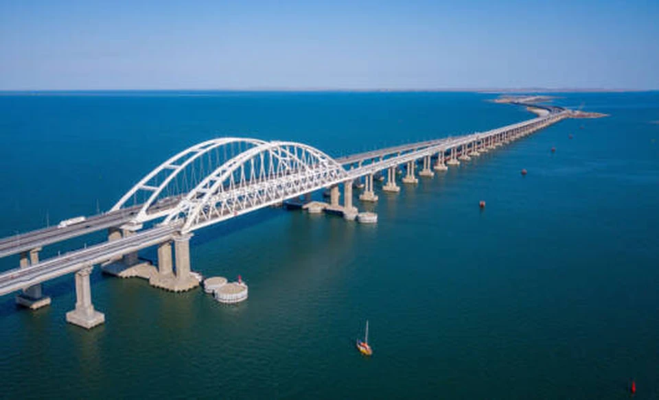 Арестович заявил, что ВСУ якобы атакуют Крымский мост при первой технической возможности Фото: Росавтодор