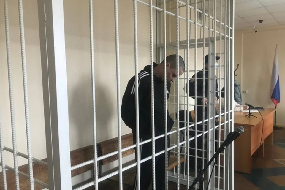 В Новосибирске вынесли приговор парню, который жестоко убил свою девушку в подъезде.