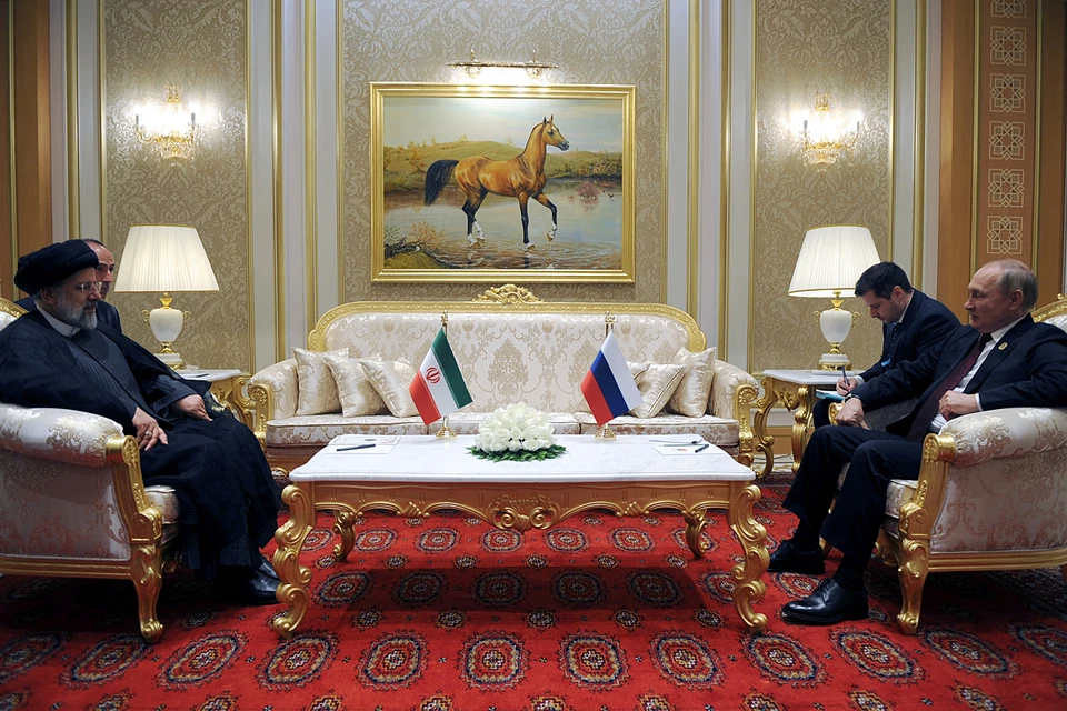 Сразу с трапа самолета глава государства отправится в президентский дворец, где проведёт переговоры с президентом Ирана Сайедом Эбрахимом Раиси