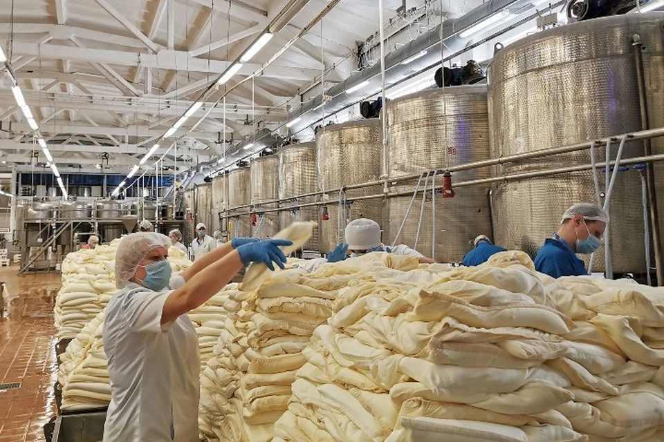Олег Николаев дал старт новой линии по производству молочной продукции Министерс
