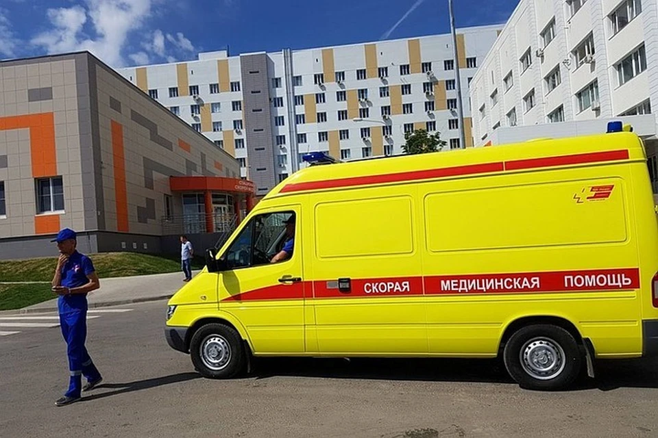 Женщину увезли в больницу.