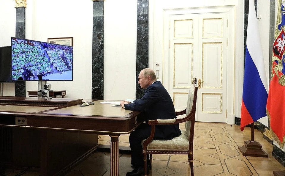 Владимир Путин проводит встречу с участниками финала конкурса "Большая перемена". Фото: kremlin.ru
