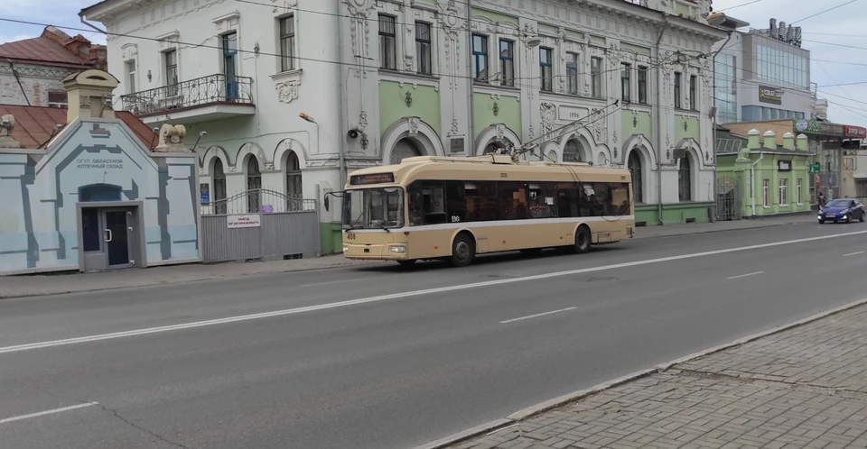 Томские школьники будут с сентября платить в два раза дешевле за проезд в городском электротранспорте.