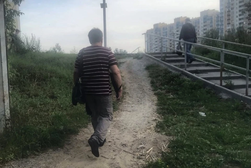 Девочкам удалось сфотать мужчину. Фото: «Моя Первомайка»