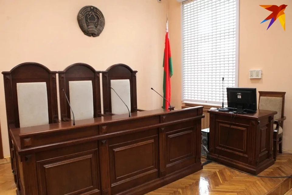 Студента, выбросившему телевизор с балкона съемной квартиры в Минске, наказали крупным штрафом.