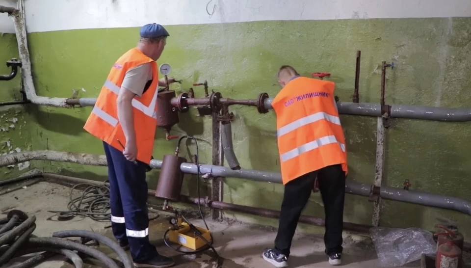 Жилой фонд Смоленска готовят к отопительному сезону. Фото: пресс-служба администрации города.