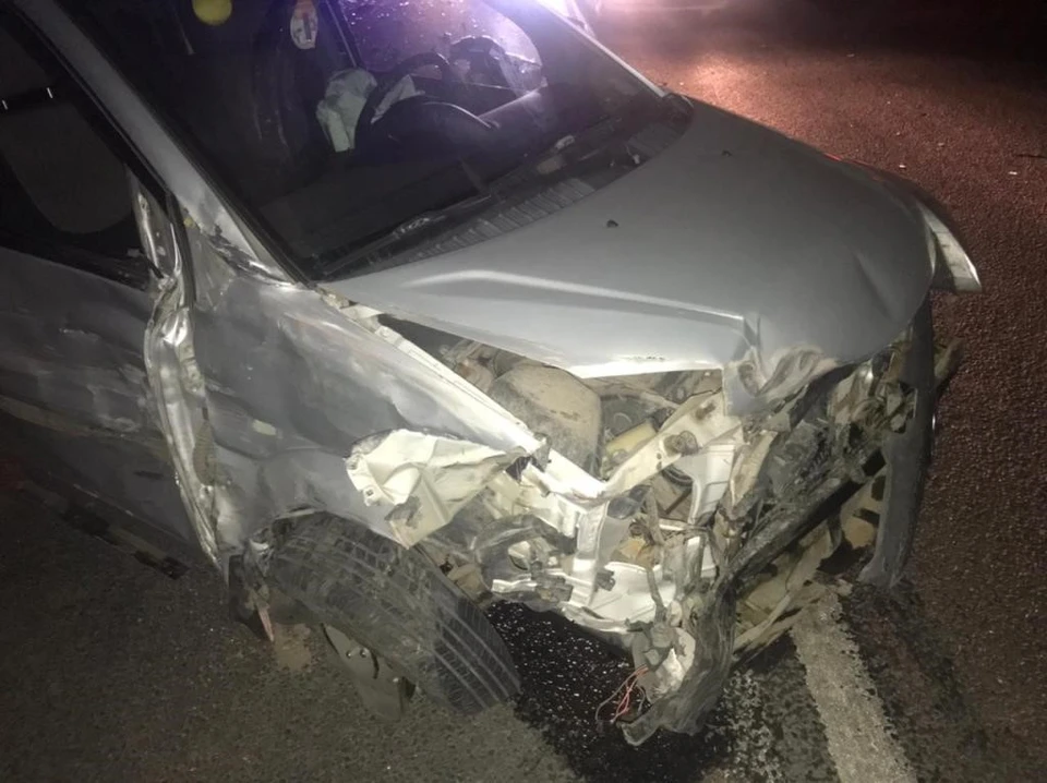 Автомобиль отбросило вперед