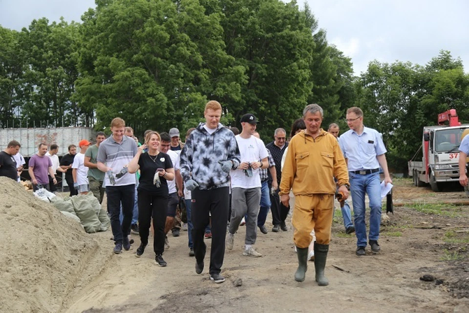 Волонтеры собрали два КАМАЗа мусора в селе Сосновка Хабаровского края