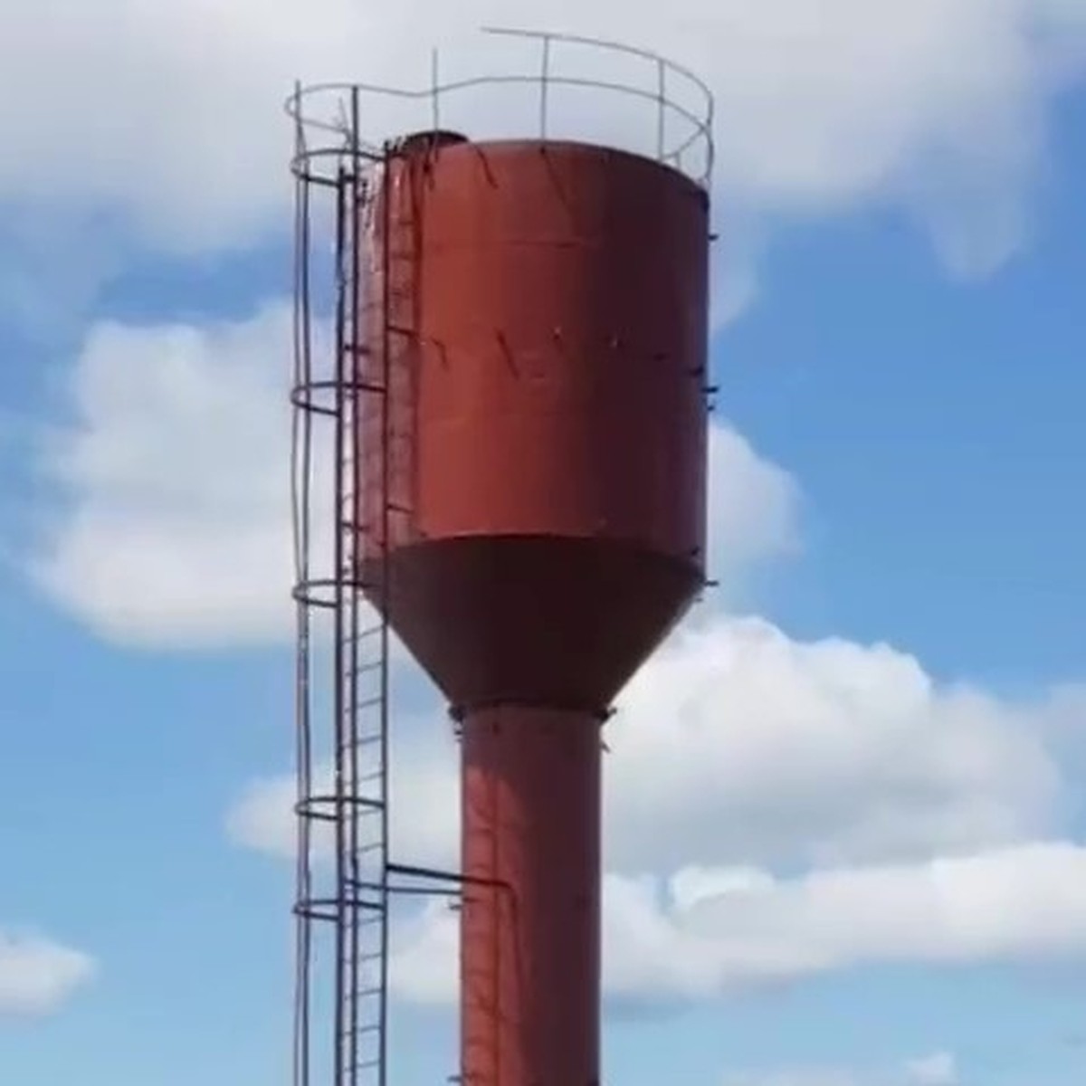 Водонапорная башня в поселке Южный