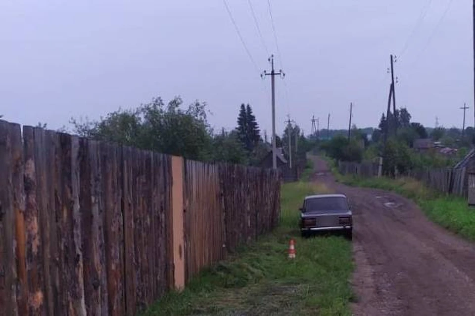 5-летний мальчик случайно сбил младшего брата на «Жигулях» в Иркутской области