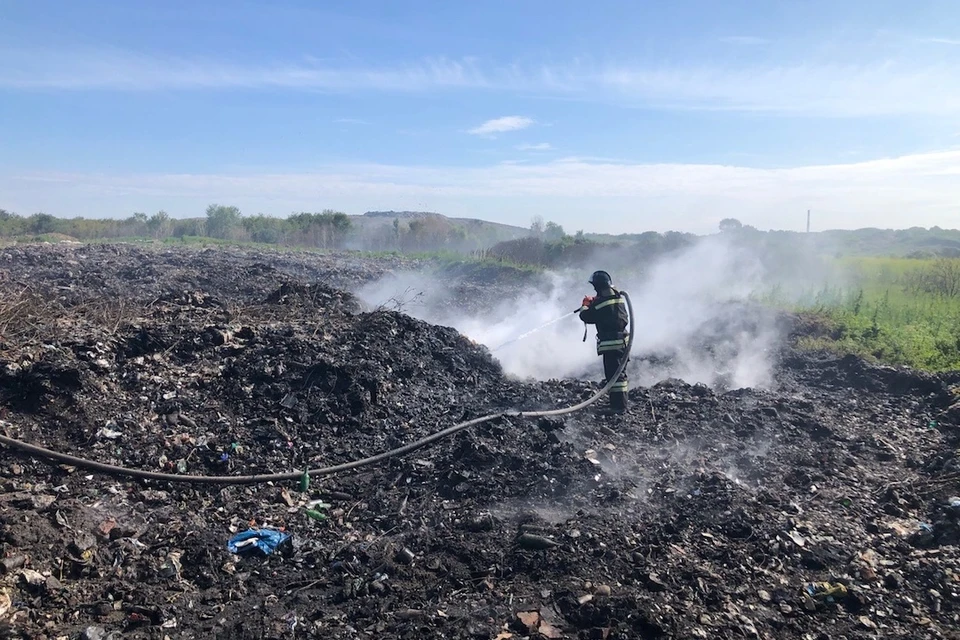 На устранение пожара на полигонах понадобится несколько дней. Фото: МЧС по НСО