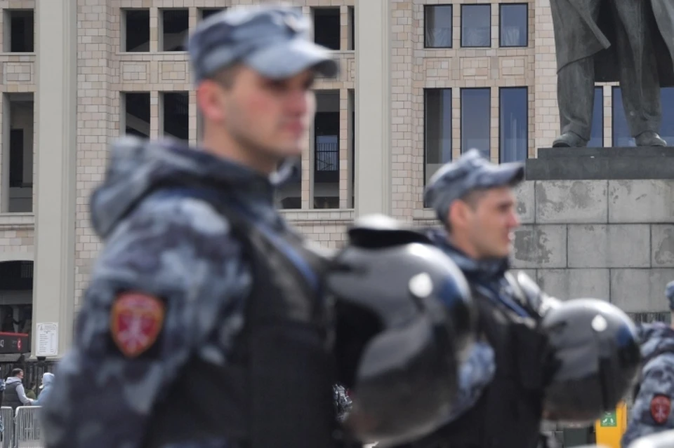 На территории Крыма сейчас спокойно - ситуация полностью контролируется органами власти