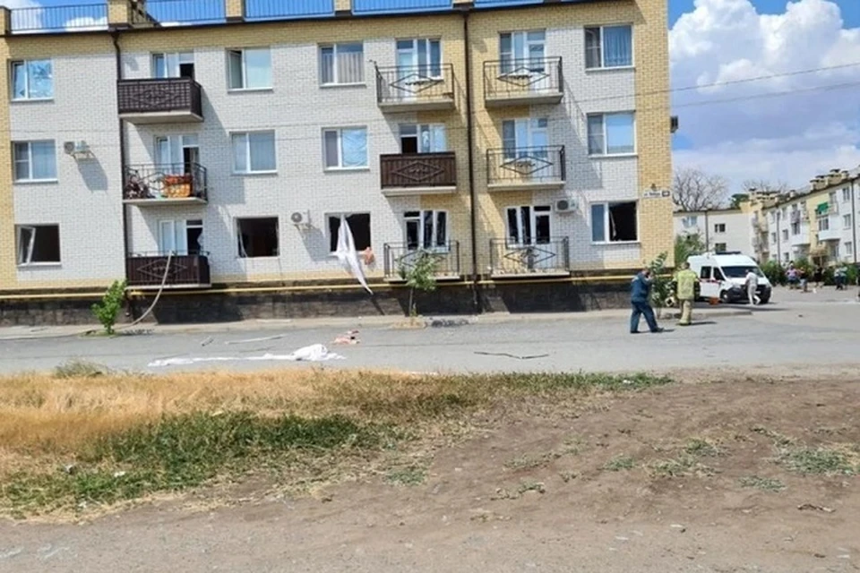 Во время пожара выгорела квартира на первом этаже здания. Фото: очевидец