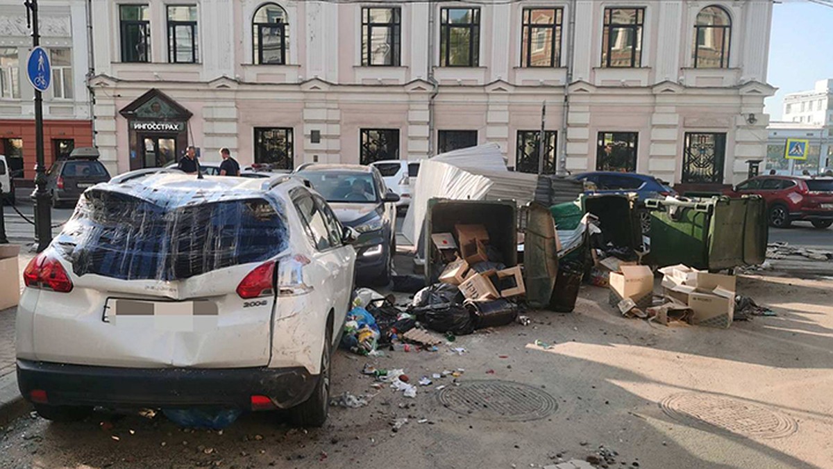 Момент массовой аварии в Нижнем Новгороде, где «бетономешалка» протаранила  три легковушки, попал на видео - KP.RU