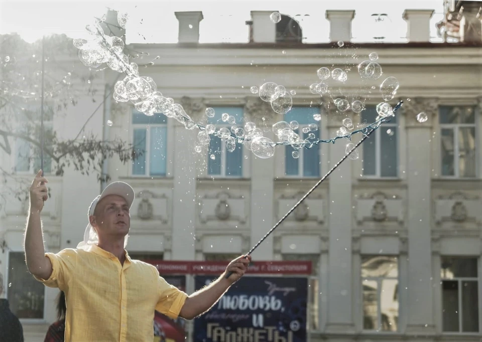 Алексей Савинский занимается мыльными пузырями с 2013 года