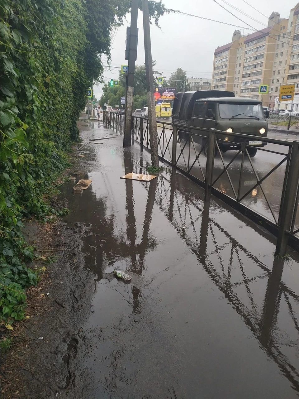 Сплошная каша: костромичи жалуются на плохой тротуар в городе - KP.RU