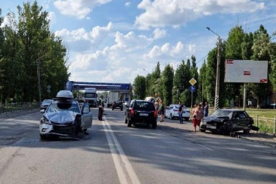 Водители должны соблюдать дистанцию и безопасную скорость. Фото: отдел пропаганды УГИБДД